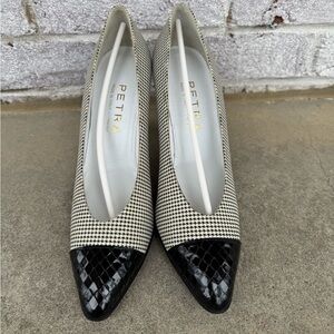 Vintage - Never Worn - Petra Black and White pumps - size 8.5 N